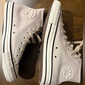 Converse High-Tops. Leather Upper, fur lined. Greyish white upper, lower white.